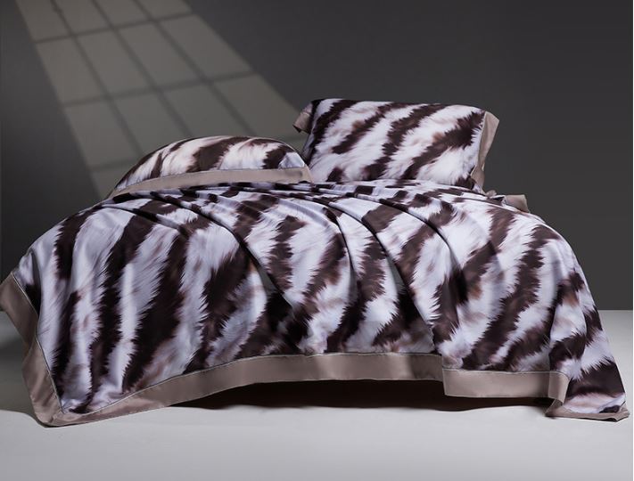 Lyocell Luxury Feather Print 4-Piece Bedding Set – Spring & Summer Bed Linen (Single / Double / King)